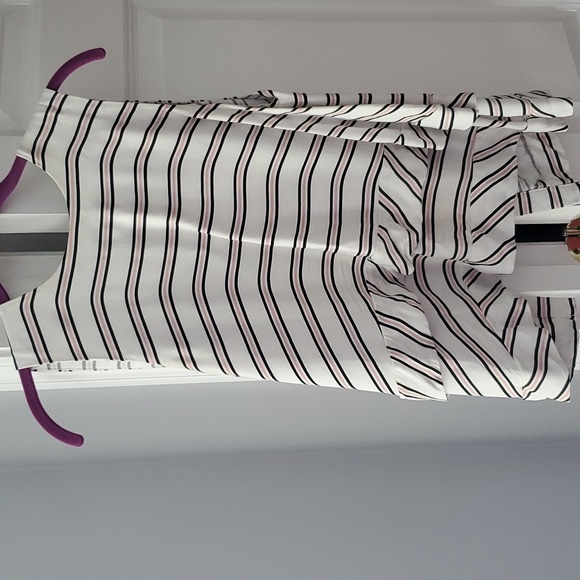 Button back blouse - Picture 2 of 3